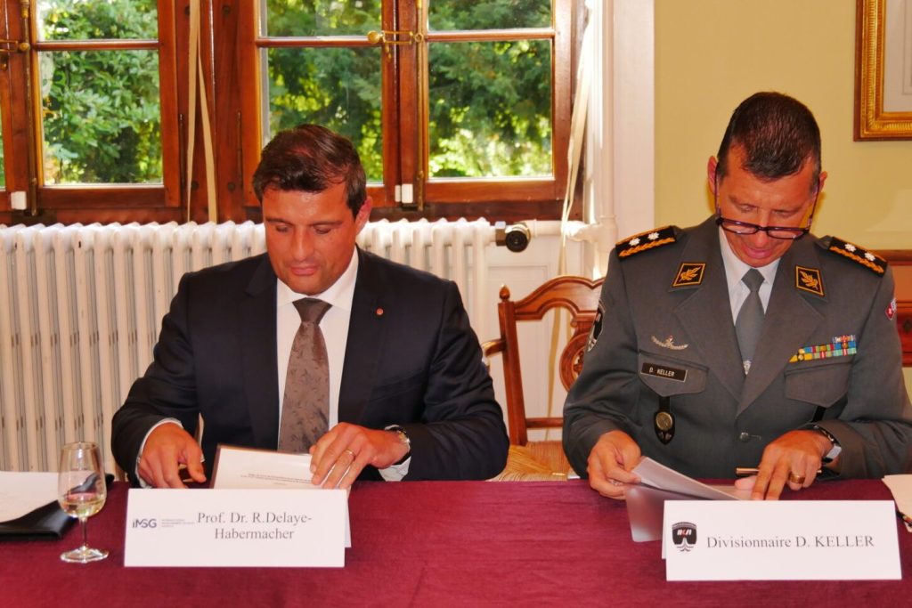 Signature d'une convention entre l'armée suisse et l'IMSG